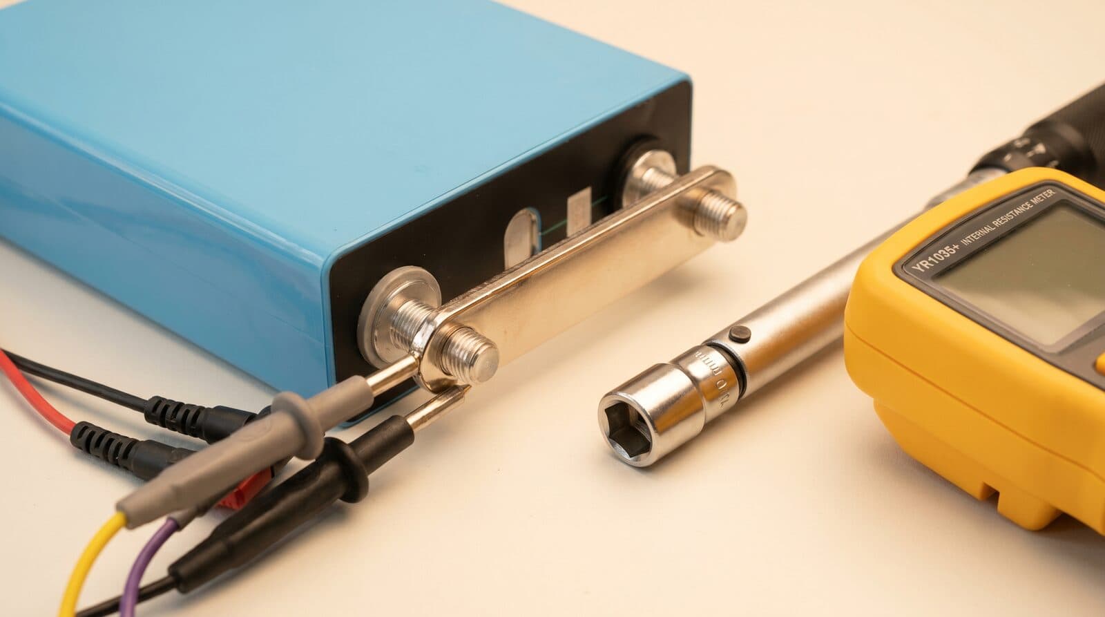 Terminais de células LiFePO4: tipos, torque, resistência